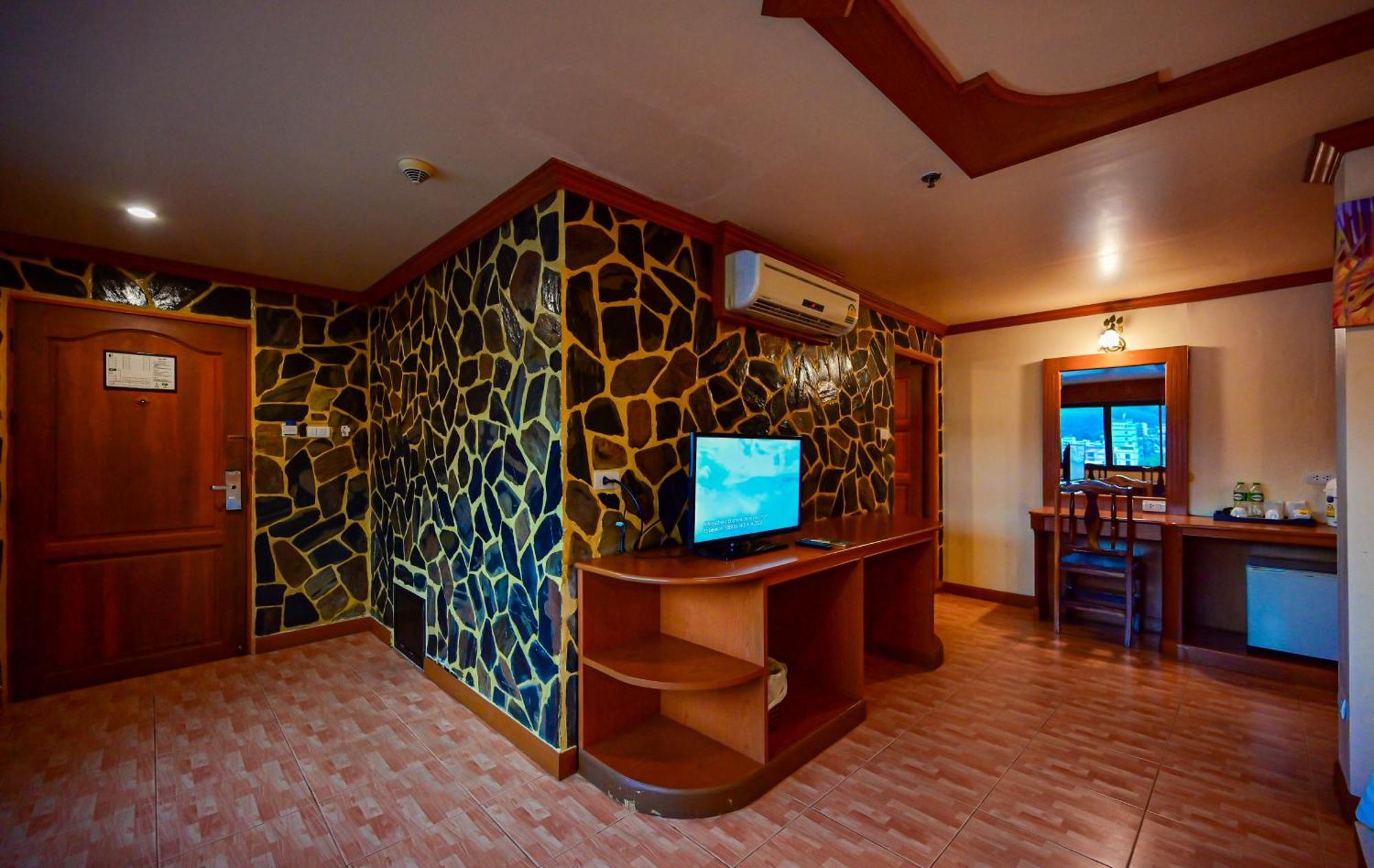 Complex Hotel Patong Exterior foto