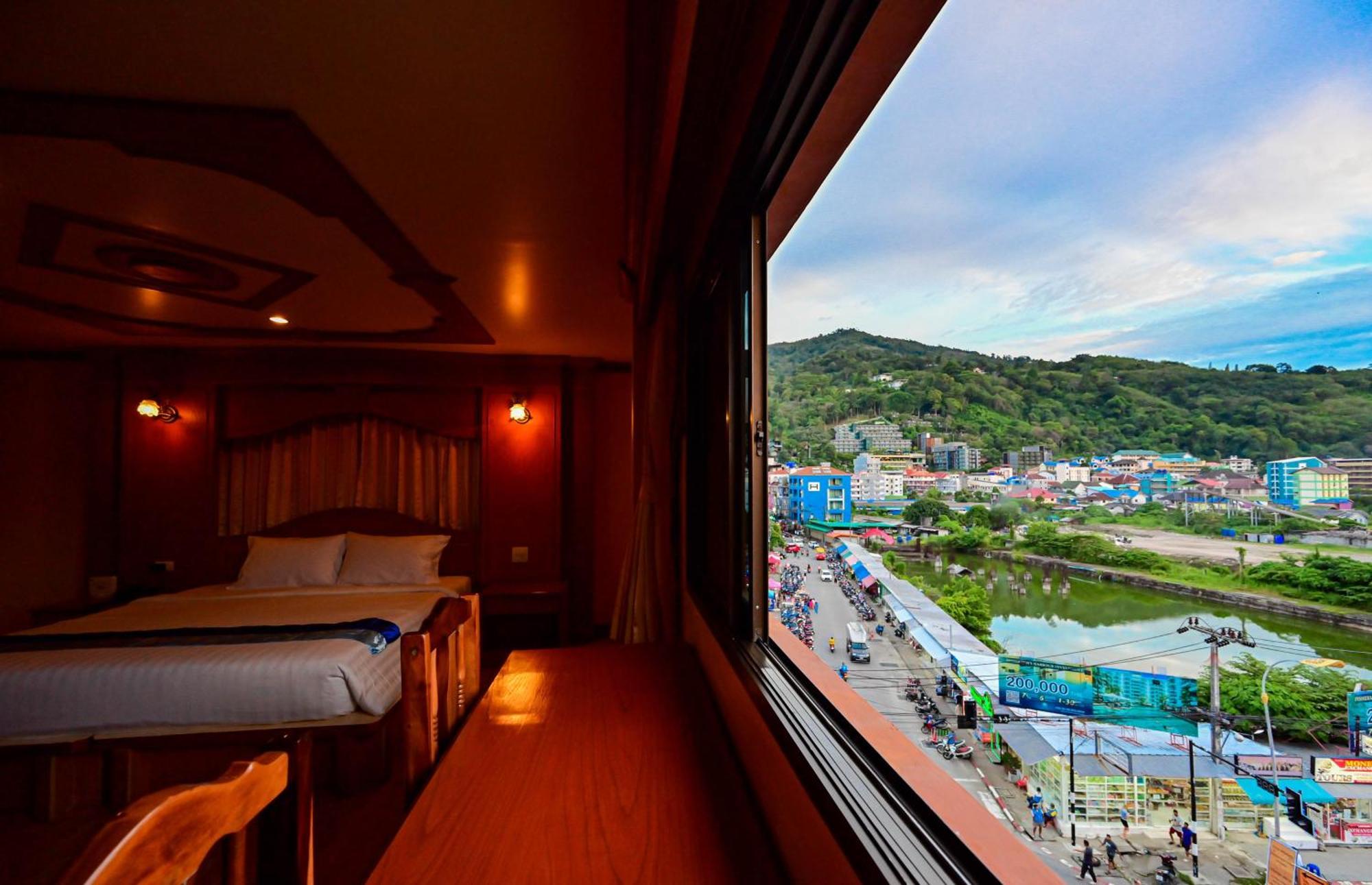 Complex Hotel Patong Exterior foto