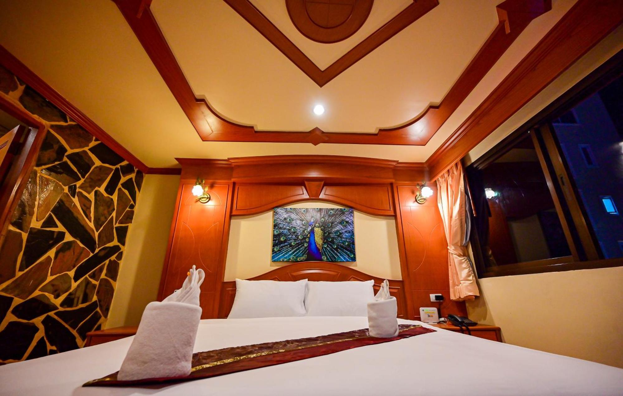 Complex Hotel Patong Exterior foto